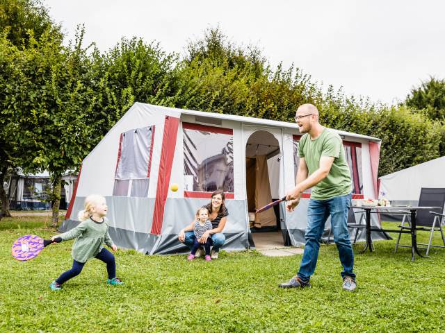 Wirthshof Camping Familie spielen